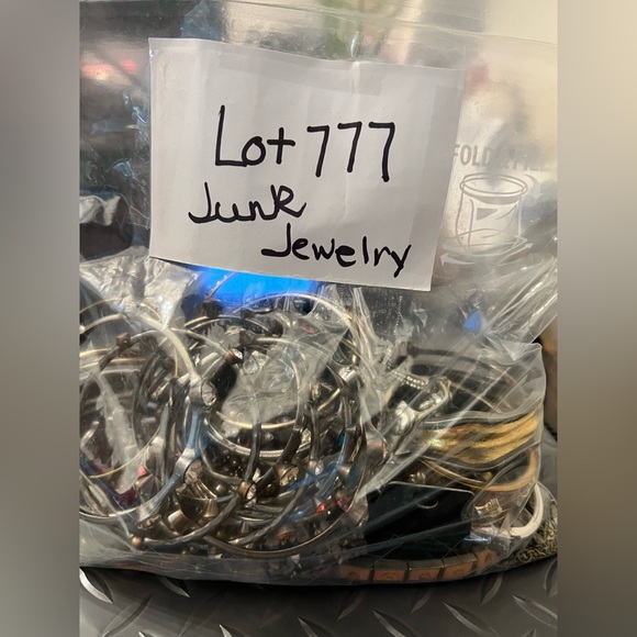 Mixed Junk Jewelry Lot 777 - Picture 2 of 3